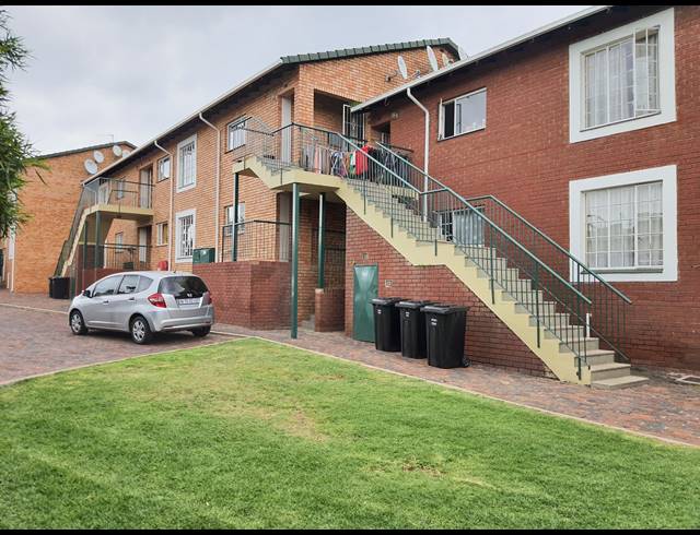 2 BEDROOM APARTMENT RENTED IN HALFWAY GARDENS